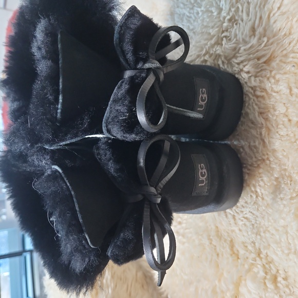 Boots Uggs size 11 UGG® Mini Bailey Bow II Boot - Picture 5 of 8